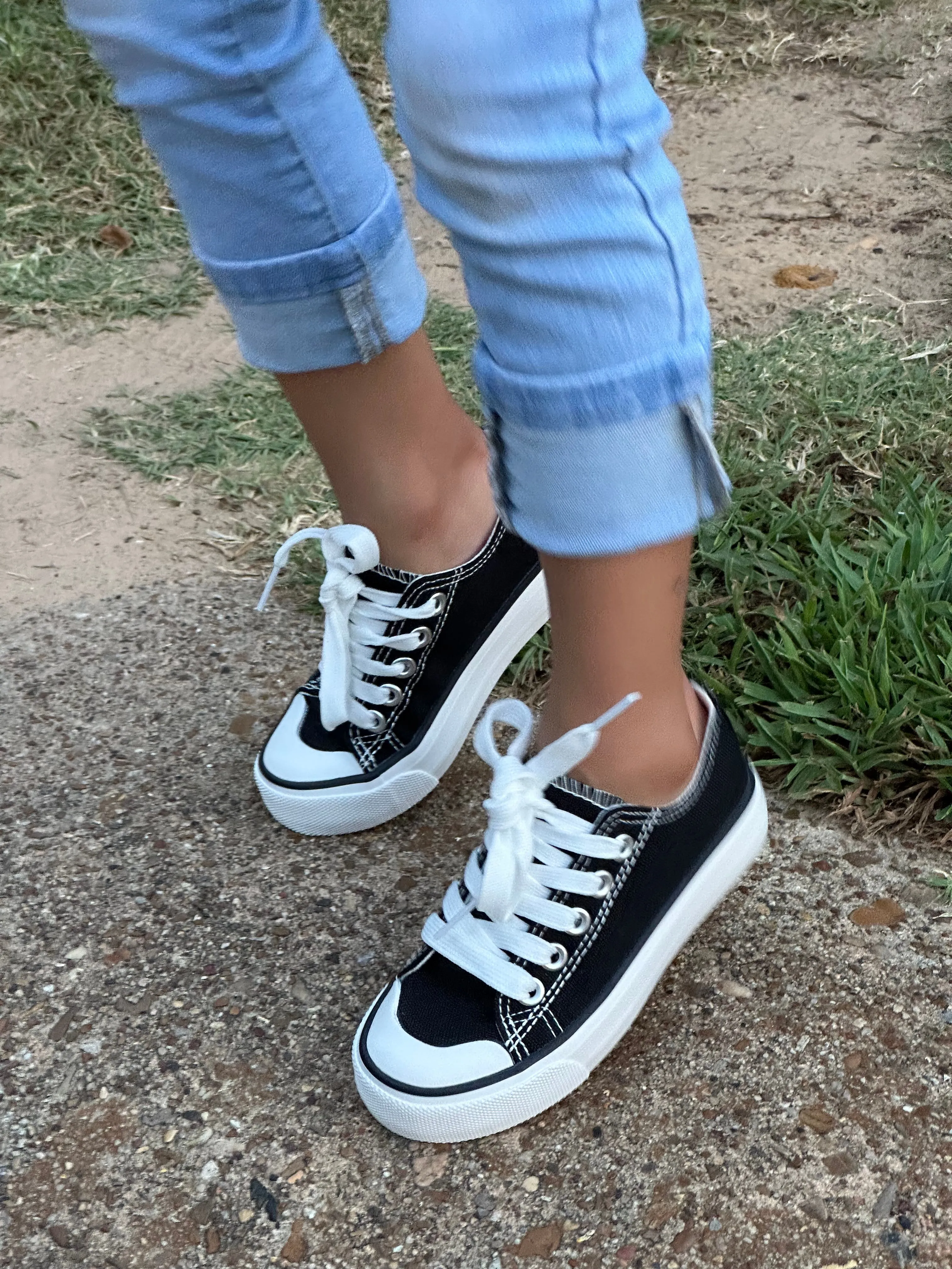 Girls Shoes/Black-Classic-01K