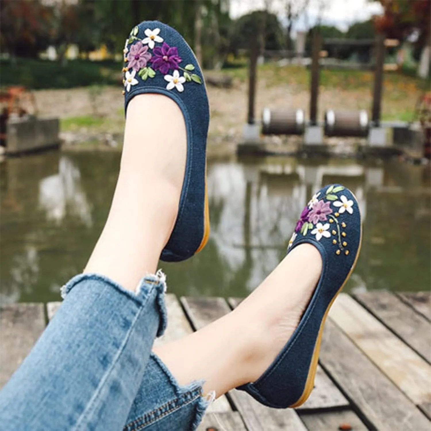 Women's Comfortable Flat Shoes Slip On Breathable Embroidery Shoes Lightweight Linen Ballet Flats for Women